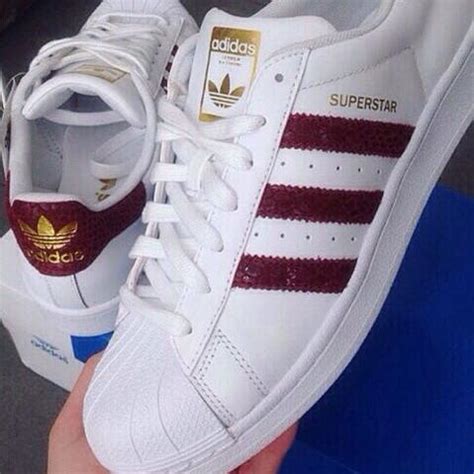 adidas superstar weiß weinrot|white Adidas Superstar shoes.